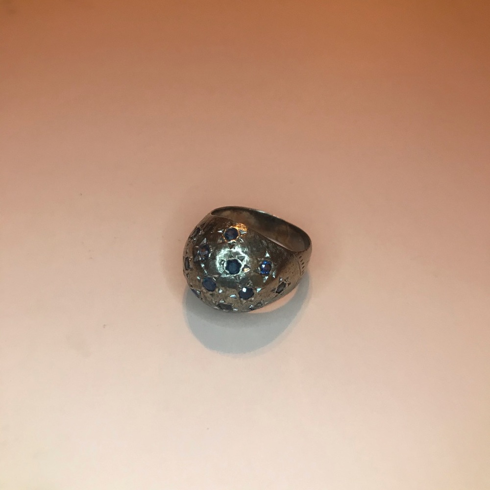 Mystery ring with stones